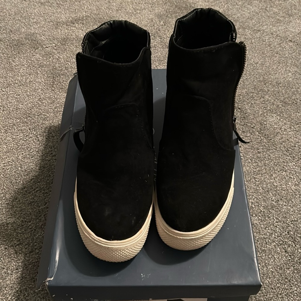 Universal Thread ankle booties black size 6 1/2